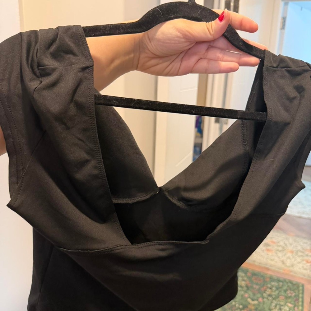 Size XL Black Crop Top with V Neck